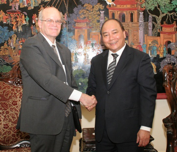 รองนายกรัฐมนตรีNguyễn Xuân Phúcให้การต้อนรับรองหัวหน้าสำนักงานช่วยเหลือการพัฒนาระหว่างประเทศของสหรัฐ